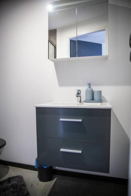 Bienvenue Dans Le Cobalt ! Apartment Cholonge Ngoại thất bức ảnh